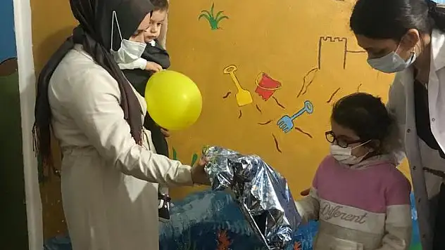 Yalkalk çiftçi ilke imza attı- Kalbi güzel çocuklara 'armağan' ettiler