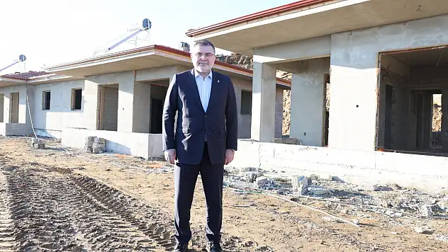 Yangınzedeler için yapılan köy evleri ay sonunda teslim edilecek