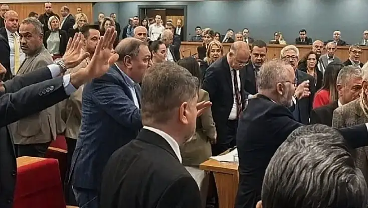 İzmir Büyükşehir Meclisi’nde tartışmalı oturum