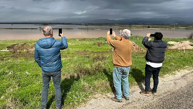 Ova da hobi bahçeleri  de sular altında kaldı