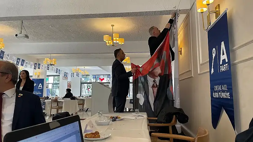 A Parti İzmir'de bayrak krizi!