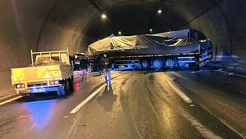 İzmir-Aydın Otoyolu Selatin Tüneli'nde zincirleme kaza