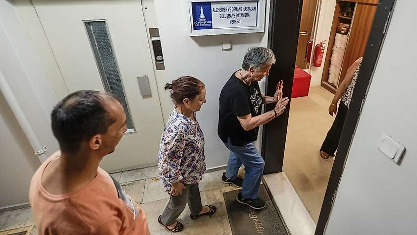 İzmir'de Alzaymır ve demans hastalarına sosyal destek