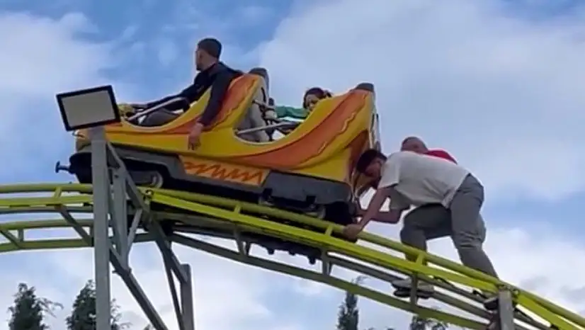 Lunaparkta korku dolu anlar:  Metrelerce yüksekte mahsur kaldı