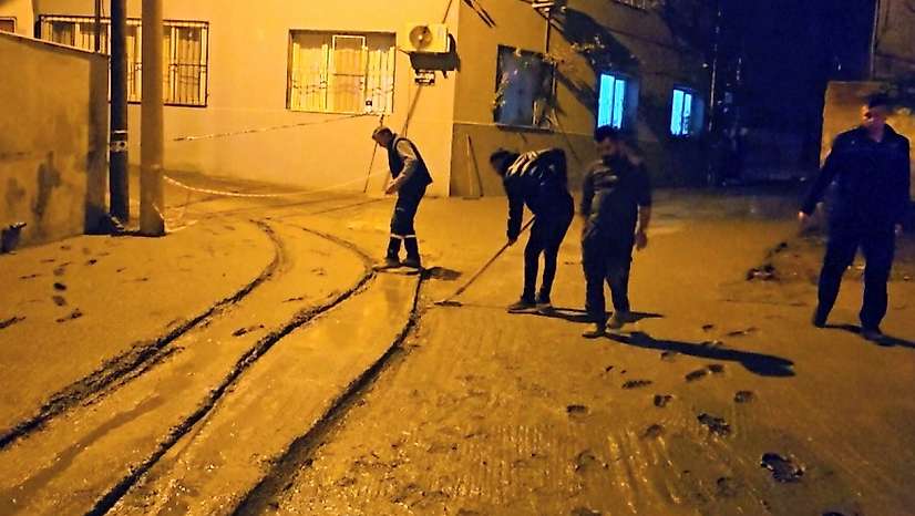TİRE'DE YENİ DÖKÜLEN BETON TAHRİP EDİLDİ