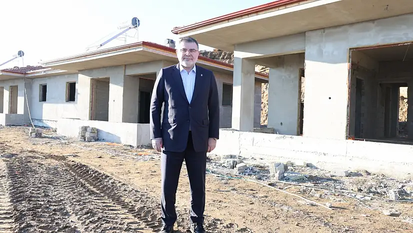 Yangınzedeler için yapılan köy evleri ay sonunda teslim edilecek