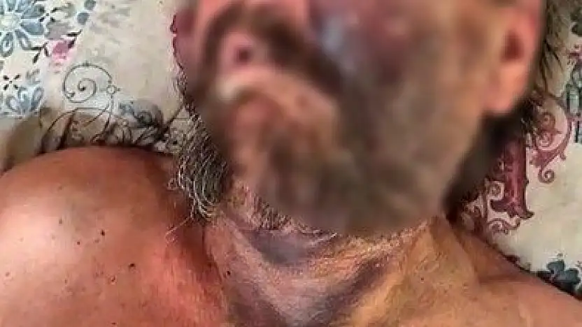Abimin cenazesine neden gelmedin? dedi, feci şekilde dövdü
