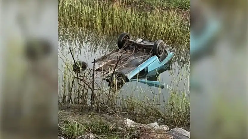 Araç kanala uçtu, sürücü yaralandı