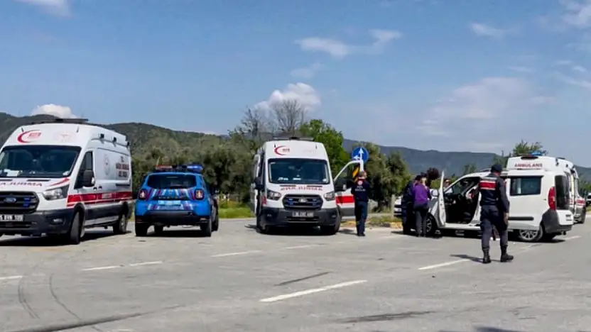 Bayındır'da kaza: 4'ü çocuk 7 kişi yaralandı