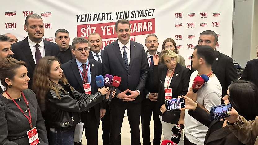 Çağatay Güç 408 oyla yeniden YENİ Parti İzmir İl Başkanı seçildi