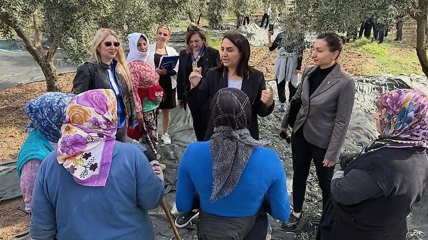 DEVA Partisi heyeti Torbalı'da kadın işçilerle buluştu