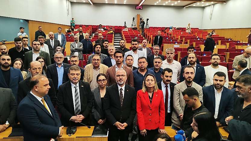 İZBAN'da 90 dakika düzenlemesi meclise takıldı