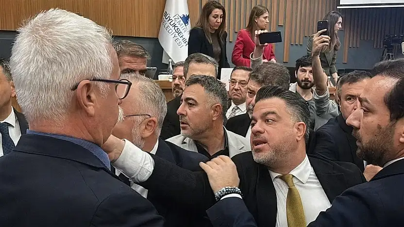 İzmir Büyükşehir Meclisi'nde tartışmalı oturum
