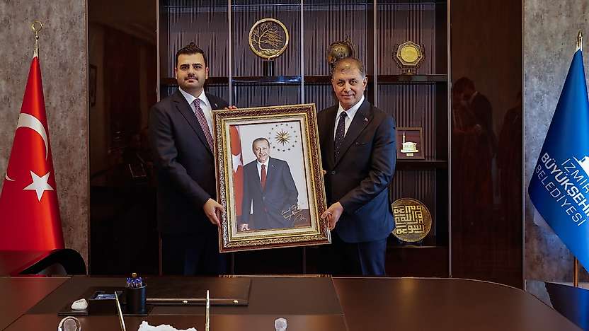 İzmir'de Tarihi Şato'da AK Parti ve belediye başkanları bir araya geldi