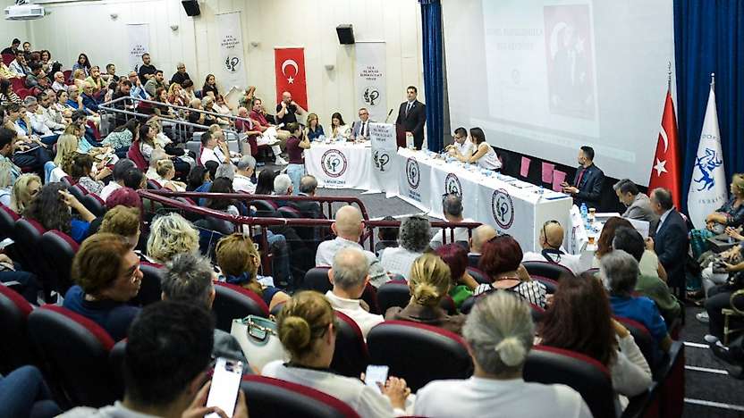 İzmir Eczacı Odası'nda mali genel kurul gerçekleştirildi