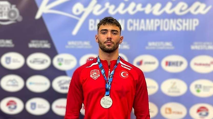İzmirli güreşçiden Balkan ikinciliği