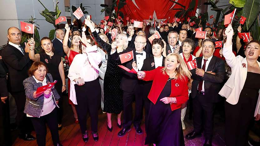 İZSİAD, Cumhuriyet'in 103. yılını Cumhuriyet Balosu'yla kutladı