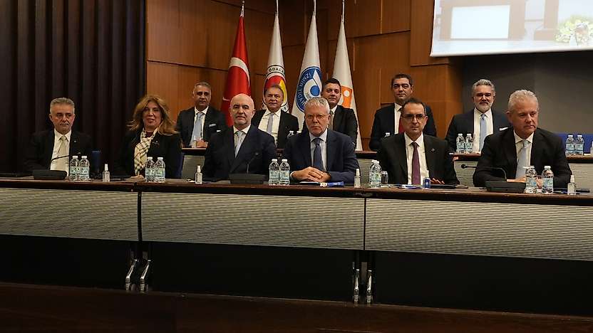 İZTO'da Mahmut Özgener yeniden başkan seçildi