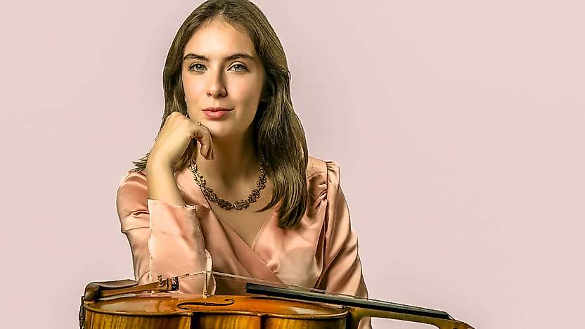 Keman sanatçısı İpek Aytimur'dan İzmir'de ücretsiz konser
