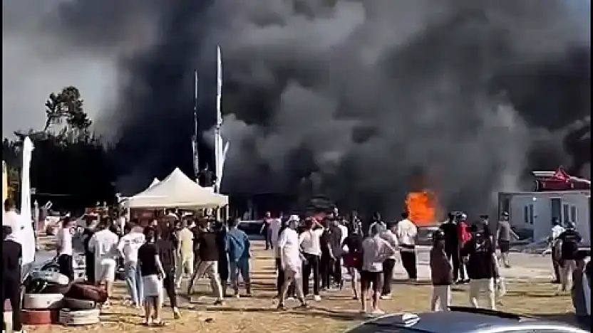 Menderes'te yangın: 7 araç yandı, işletme sahibi gözaltında