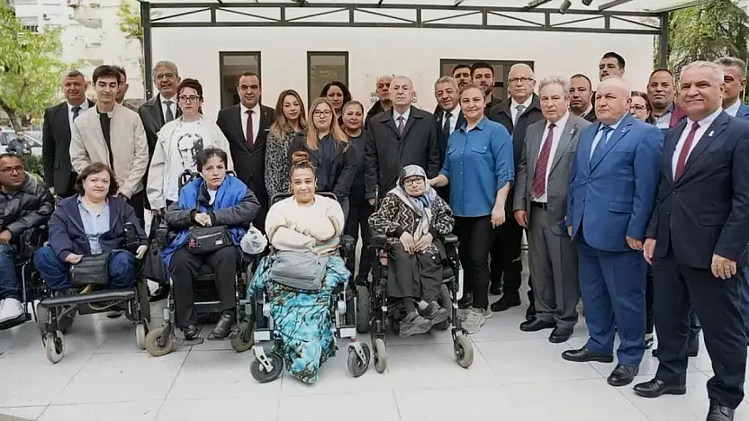 Özdağ İzmir'de temaslarını sürdürüyor