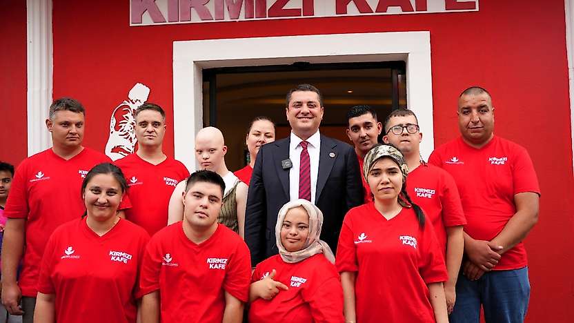 Torbalı'da belediye kafelerinde çay ve su 7,5 TL