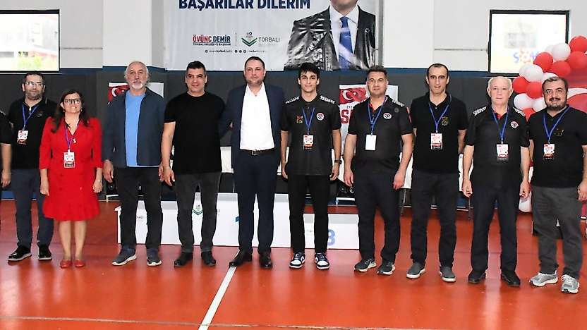 Torbalı'da Cumhuriyet coşkusu: 220 sporcu satranç turnuvasında buluştu