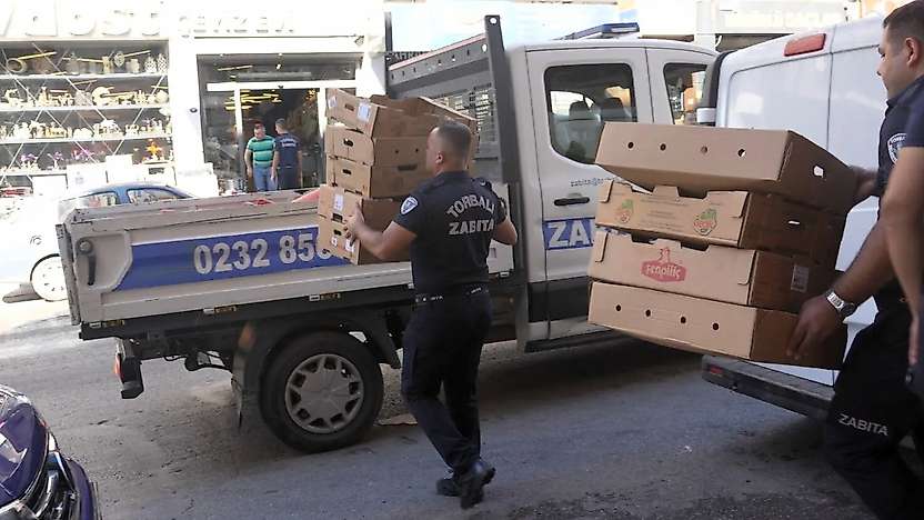 Torbalı'da kaldırım işgallerine denetim! Tek yön düzenlemesinde sona gelindi