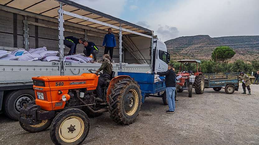 Torbalı'nın da aralarında olduğu 12 ilçede yangın mağduru üreticilere yem desteği