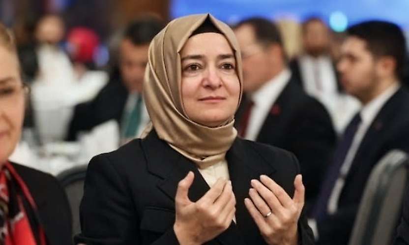 AK Parti Genel Başkan Yardımcısı Betül Sayan Kaya istifa etti