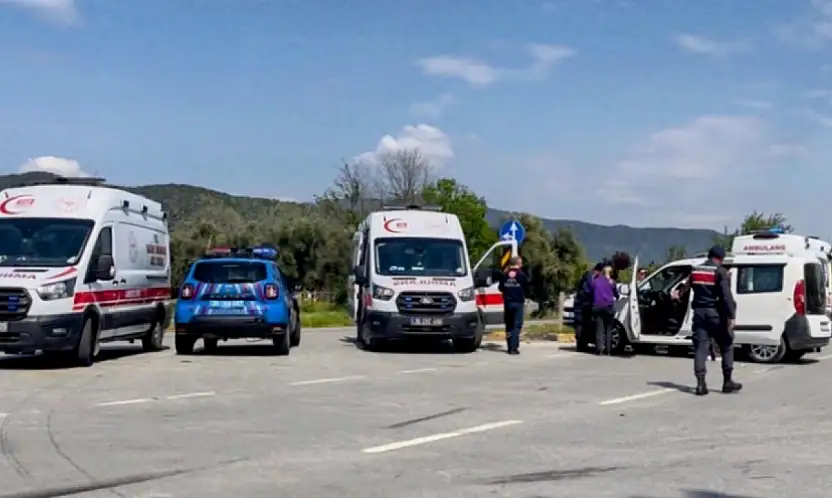 Bayındır'da kaza: 4'ü çocuk 7 kişi yaralandı