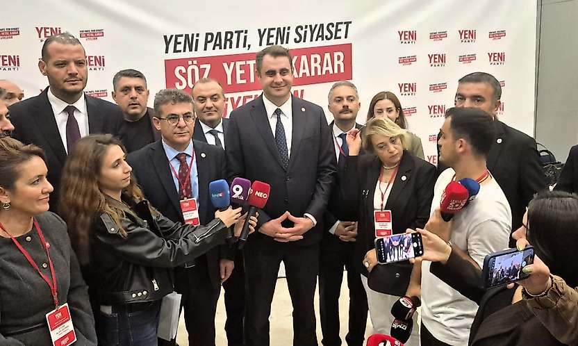 Çağatay Güç 408 oyla yeniden YENİ Parti İzmir İl Başkanı seçildi
