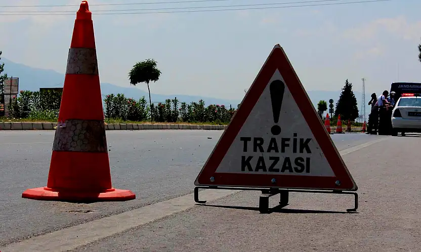 İki otomobil çarpıştı, 1 ölü, 4 yaralı