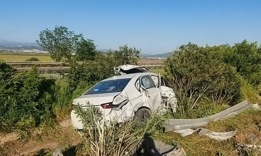 İzmir-Aydın Otoyolu'nda kaza: Otomobil sürücüsü yaralandı