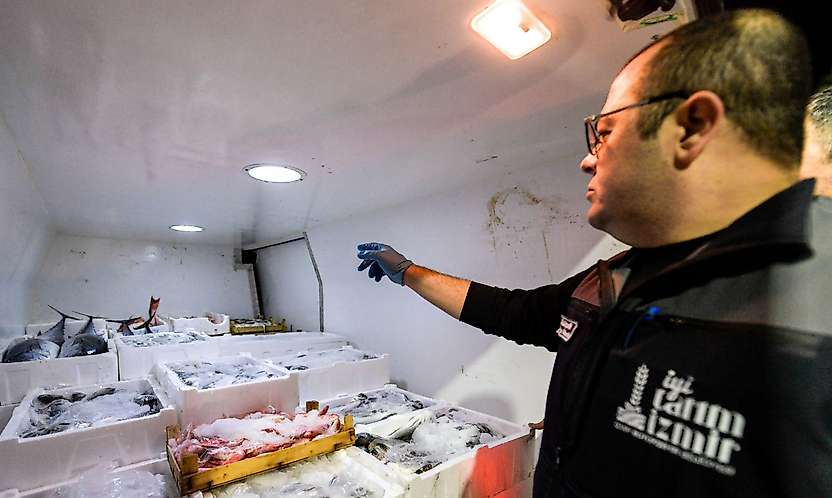 İzmir'de balık bereketi: Bir ayda 9 bin ton balık satıldı