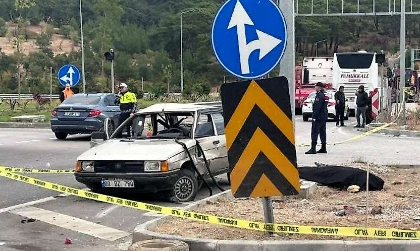 İzmir yönüne gelen yolcu otobüsü otomobille çarpıştı: 2 ölü