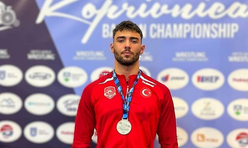 İzmirli güreşçiden Balkan ikinciliği