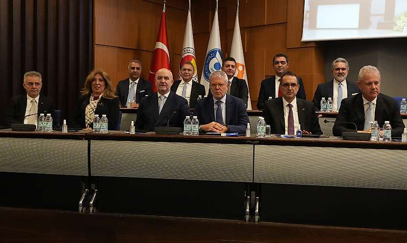 İZTO'da Mahmut Özgener yeniden başkan seçildi