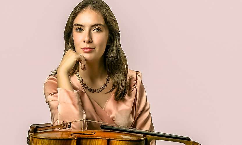 Keman sanatçısı İpek Aytimur'dan İzmir'de ücretsiz konser