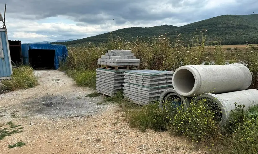 Komşusunu altın için öldürüp cesedini yaktığı öne sürülen kadın tutuklandı
