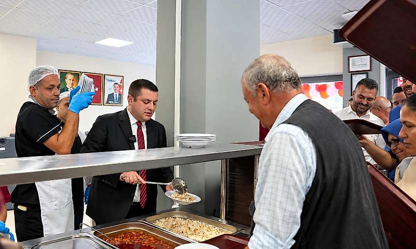 Torbalı Belediyesi'nden ihtiyaç sahiplerine haftanın 7 günü sıcak yemek desteği