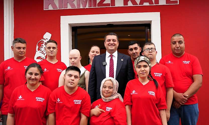 Torbalı'da belediye kafelerinde çay ve su 7,5 TL