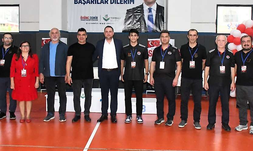 Torbalı'da Cumhuriyet coşkusu: 220 sporcu satranç turnuvasında buluştu