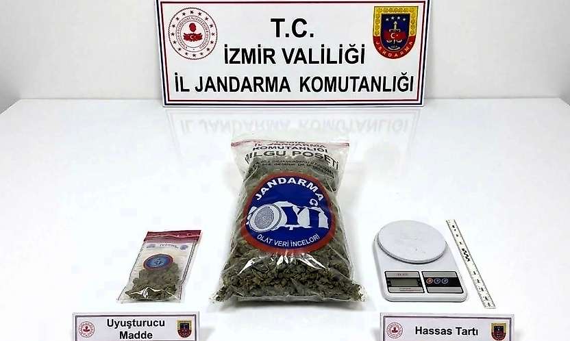 Torbalı'da fabrika alanındaki konteynerde uyuşturucu ele geçirildi: 3 gözaltı