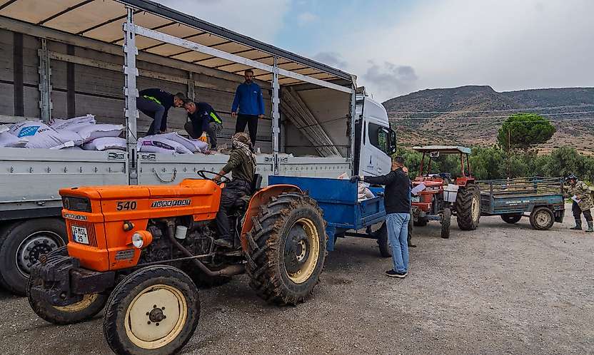 Torbalı'nın da aralarında olduğu 12 ilçede yangın mağduru üreticilere yem desteği