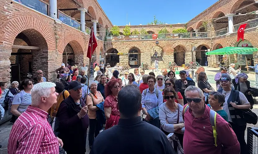 Torbalılı emeklilere ücretsiz İzmir turu desteği